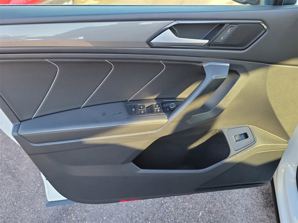 Used 2022 Volkswagen Tiguan SE image 15