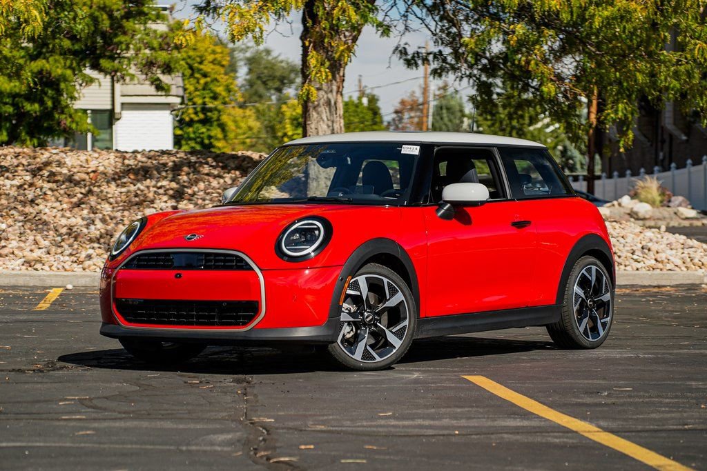 Used 2025 MINI Cooper 2-Door Hardtop image 1