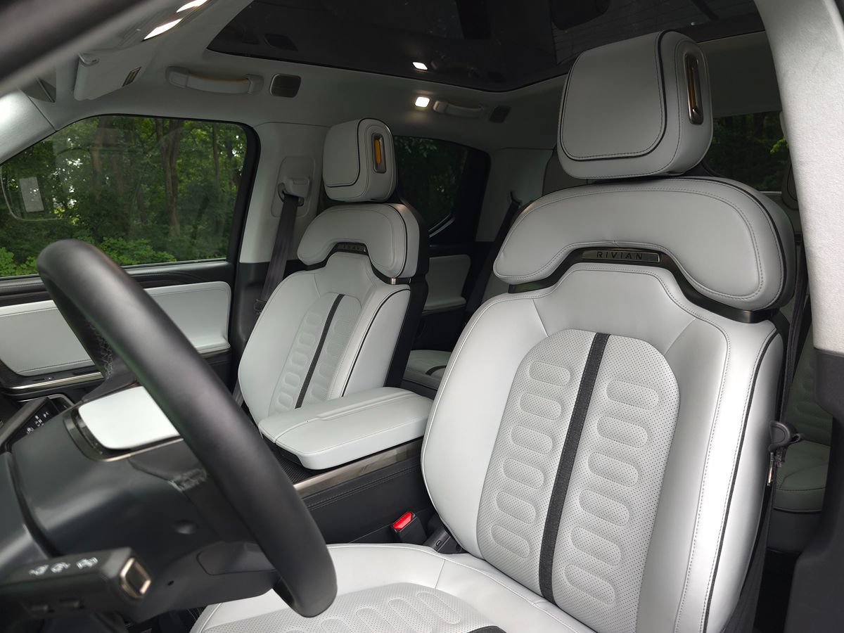 Used 2023 Rivian R1T Adventure AWD/4WD image 14
