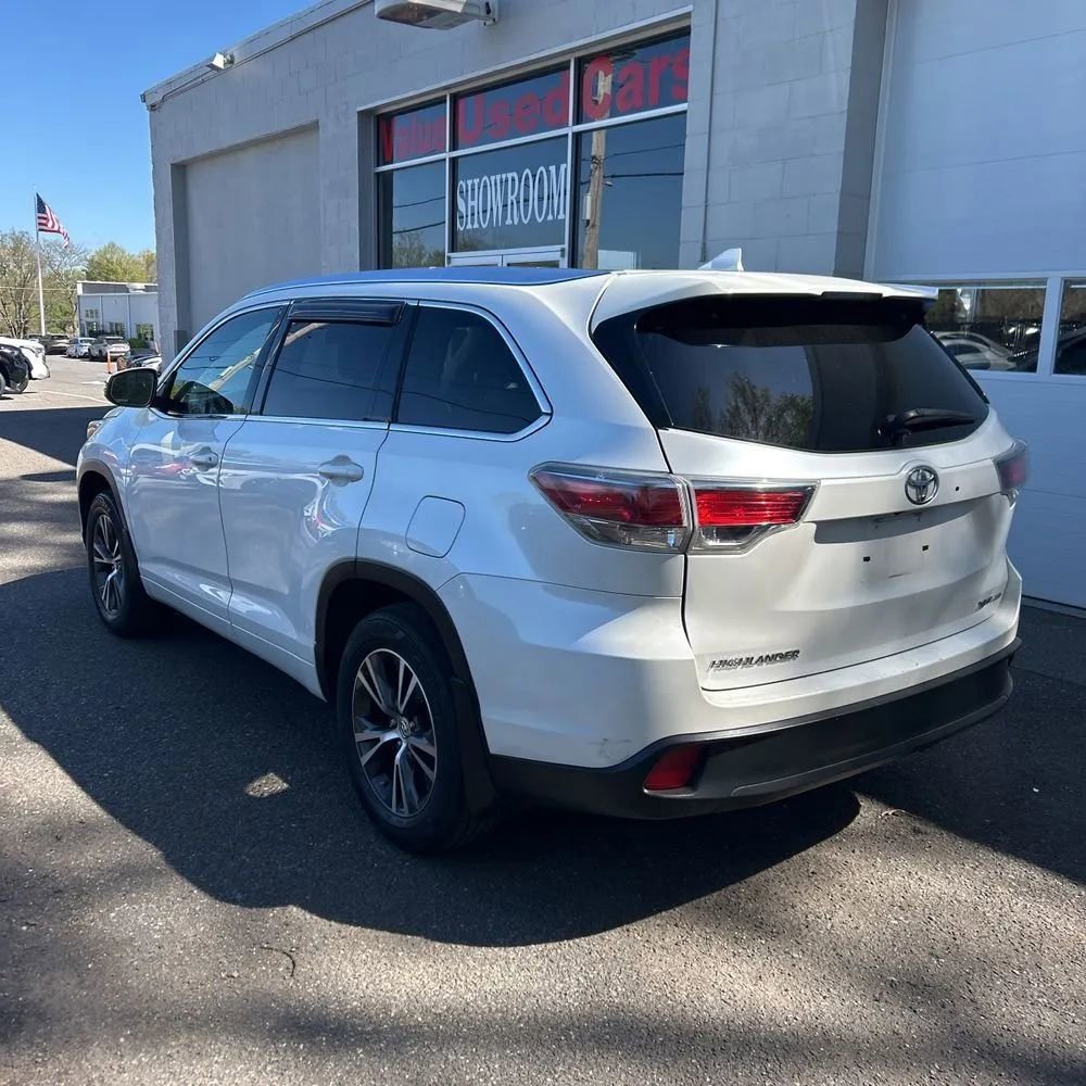 Used 2016 Toyota Highlander XLE AWD/4WD image 5