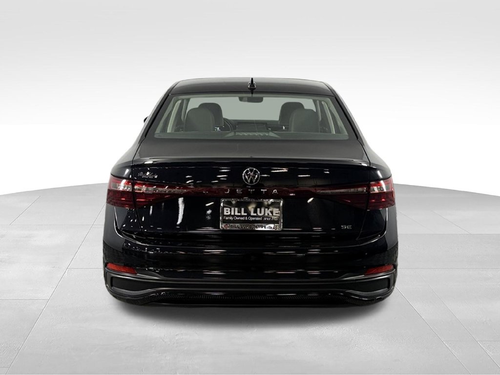 Used 2025 Volkswagen Jetta SE FWD image 8
