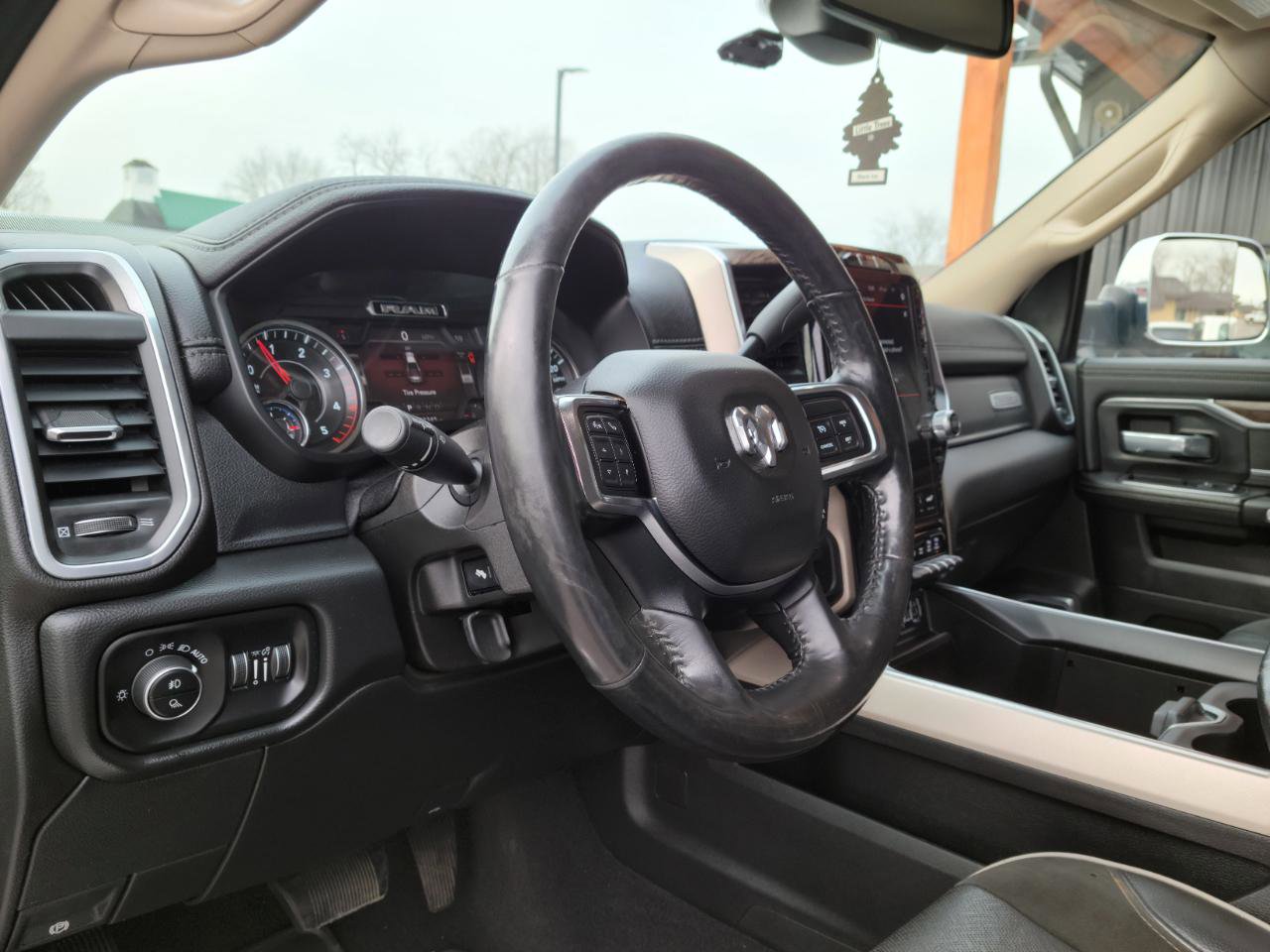 Used 2019 RAM 3500 Laramie AWD/4WD image 8