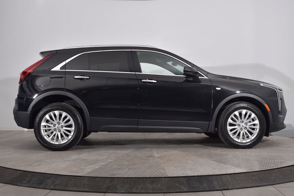 Used 2024 Cadillac XT4 Luxury w/ Cold Weather Package image 8