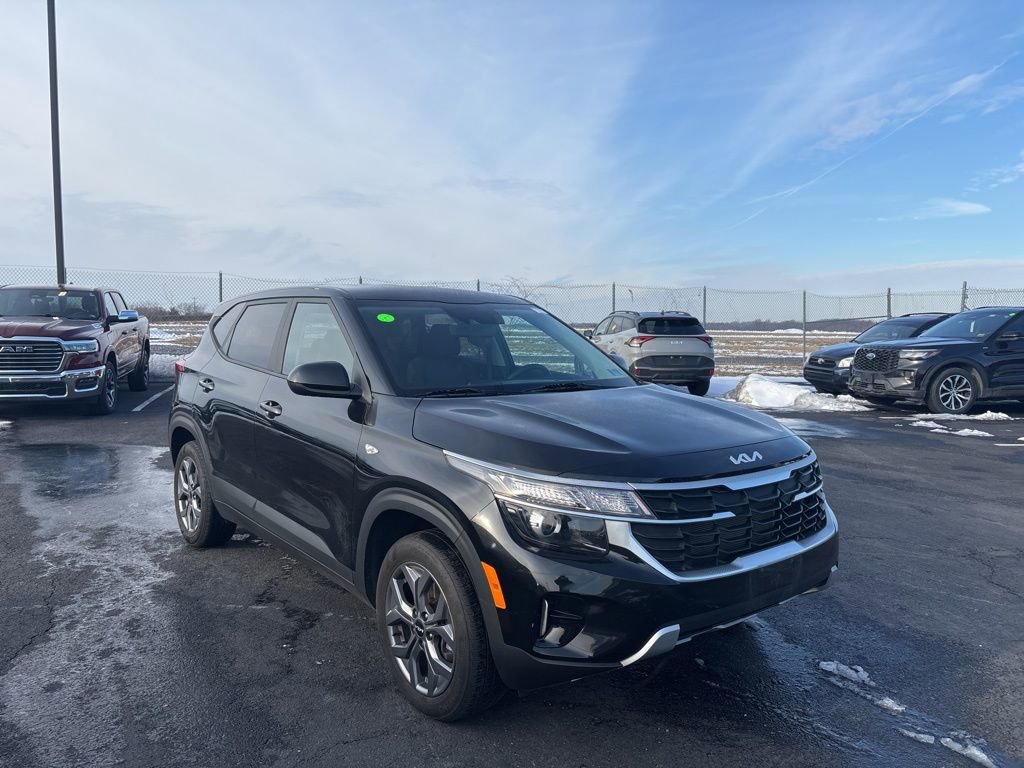 Certified 2024 Kia Seltos LX image 1