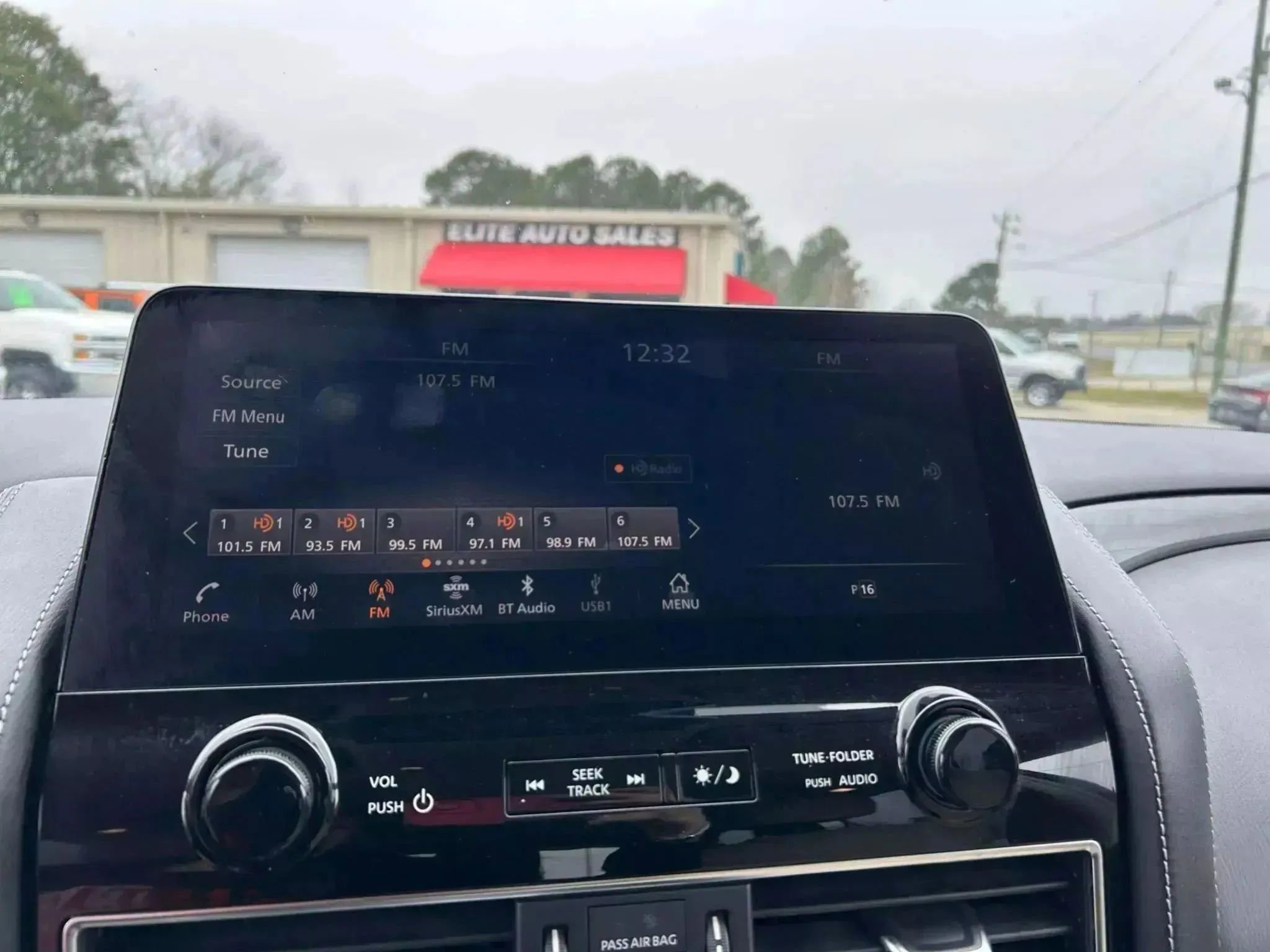 Used 2021 Nissan Armada SV w/ SV Appearance Package image 20