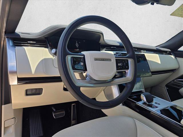 Used 2025 Land Rover Range Rover SE AWD/4WD image 10