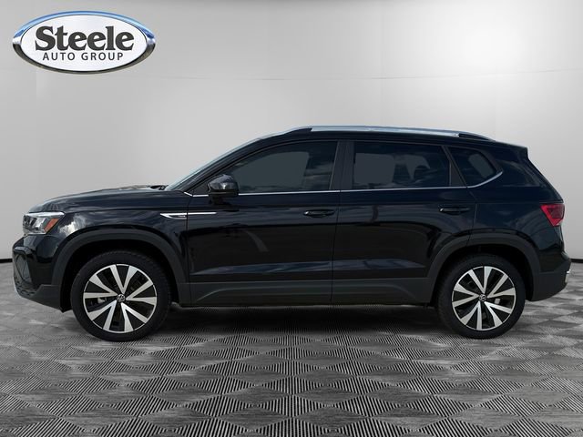 New 2024 Volkswagen Taos SE image 2