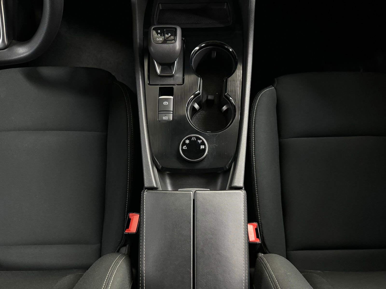 Used 2024 Nissan Rogue S image 21