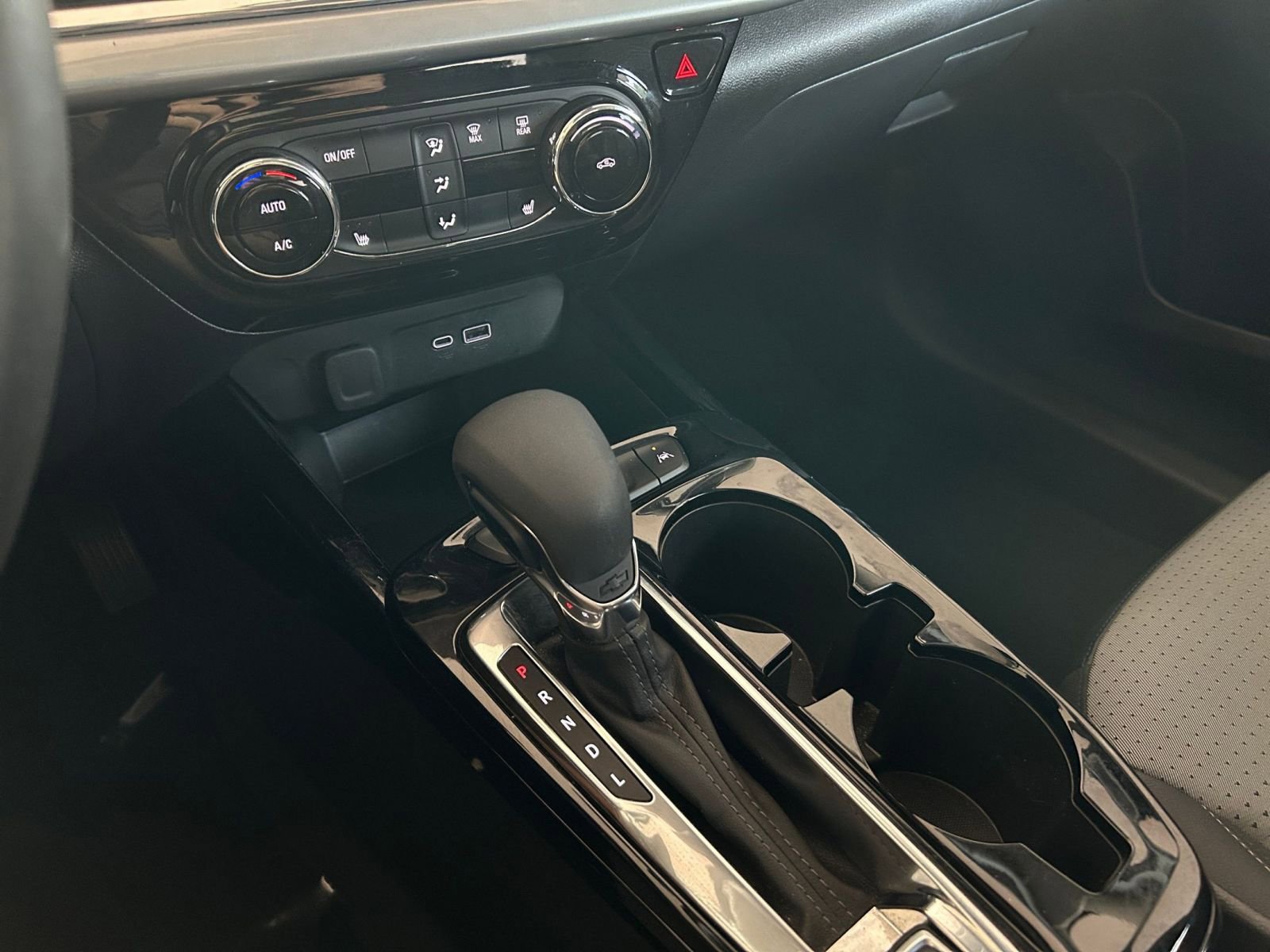 Used 2025 Chevrolet Trax LT w/ LT Convenience Package image 35