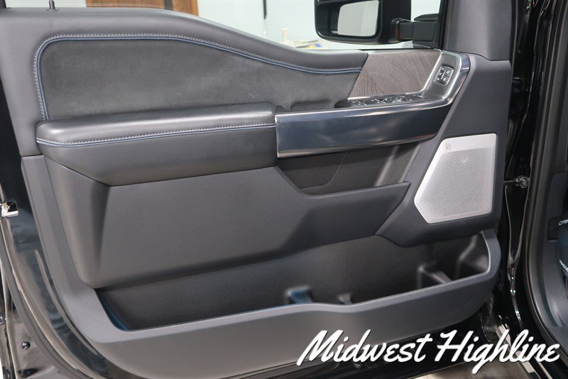 Used 2025 Ford F350 Platinum w/ FX4 Off-Road Package AWD/4WD image 28