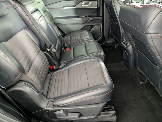 Used 2025 Ford Explorer ST-Line w/ ST-Line Street Pack image 34