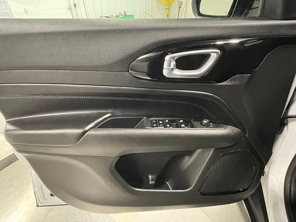 Used 2026 Jeep Compass Limited AWD/4WD image 21