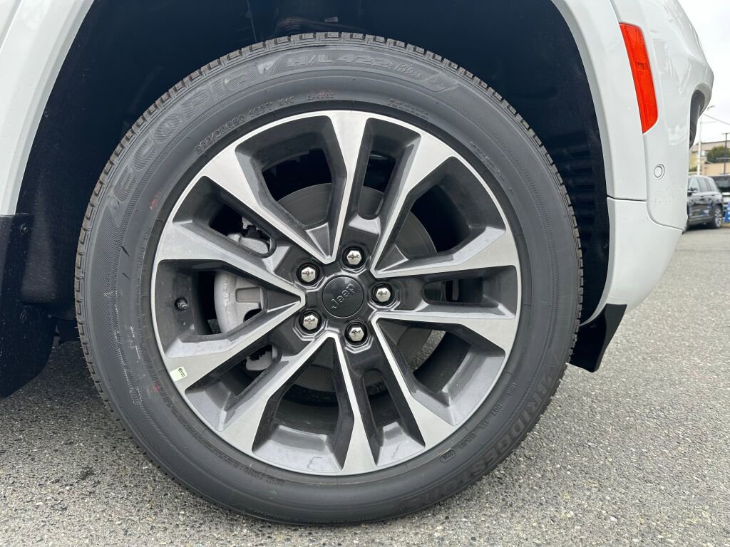 New 2024 Jeep Grand Cherokee Overland w/ Advanced Protech Group III image 10