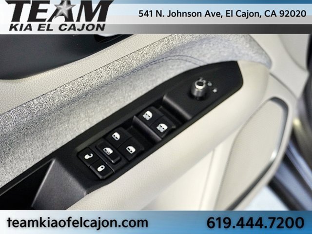 Used 2024 Jeep Compass Latitude image 23