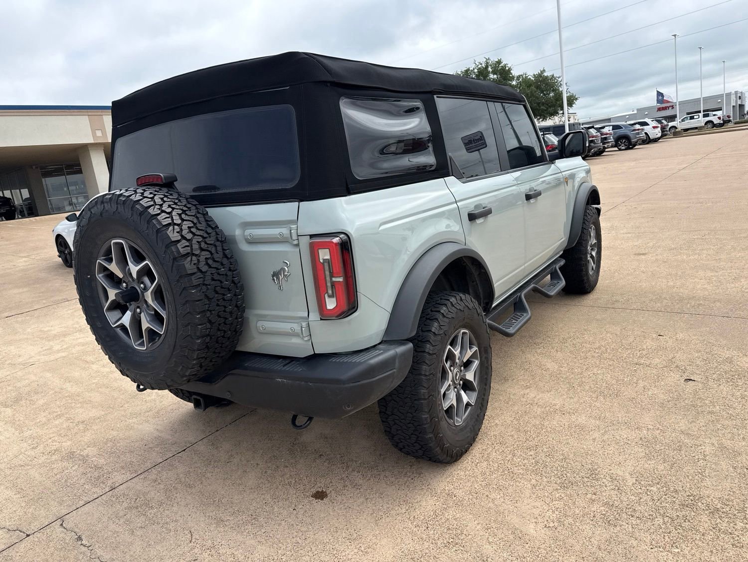 Used 2023 Ford Bronco Badlands AWD/4WD image 7
