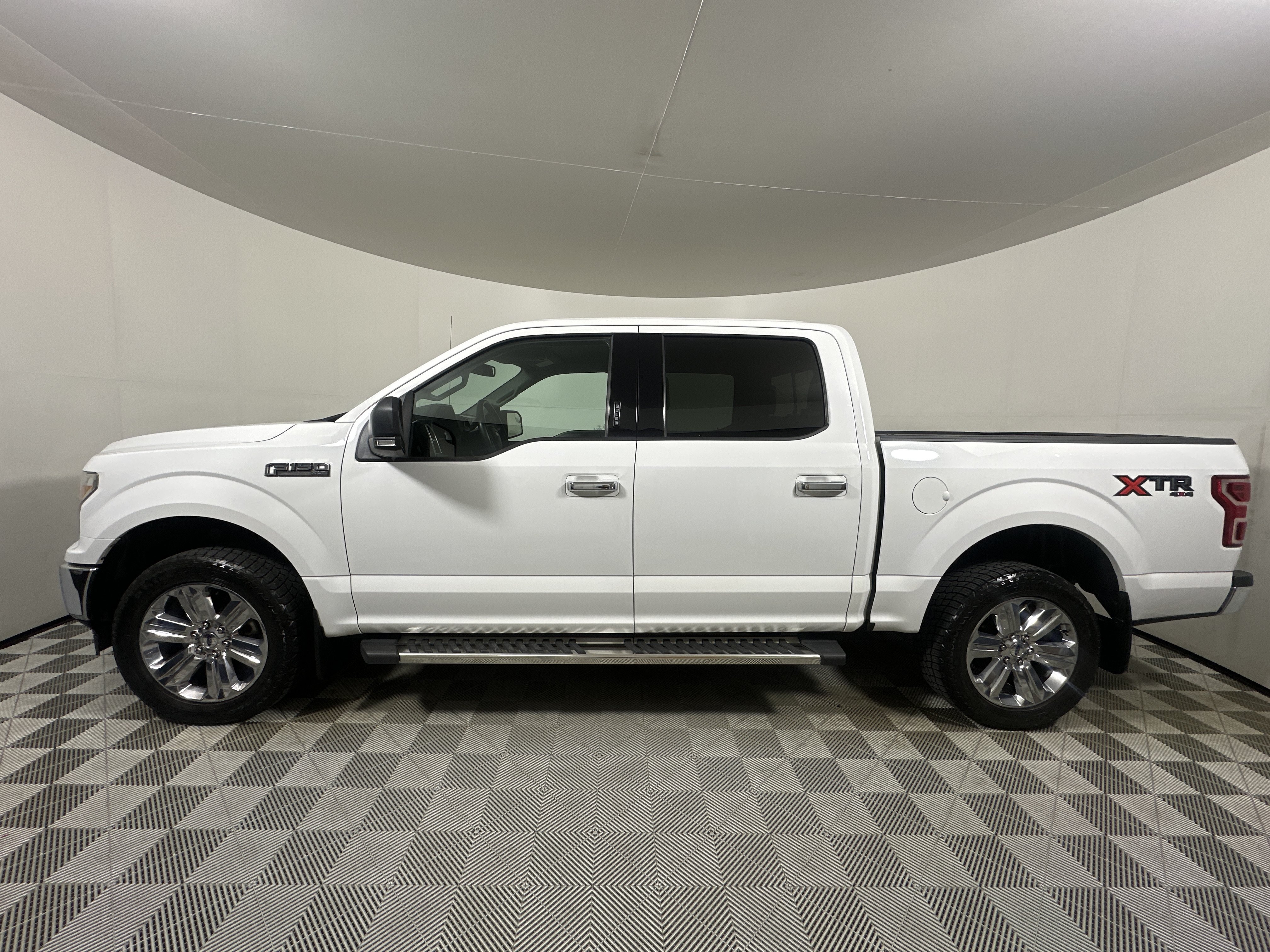 Used 2018 Ford F150 XLT w/ Equipment Group 302A Luxury AWD/4WD image 4