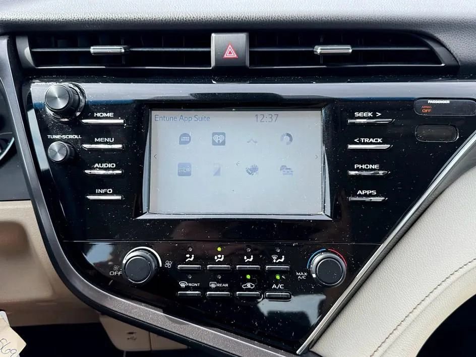 Used 2018 Toyota Camry LE image 14