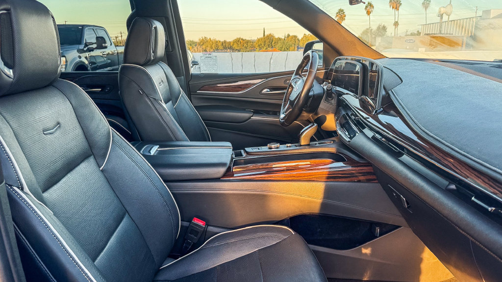 Used 2023 Cadillac Escalade Premium Luxury RWD image 19