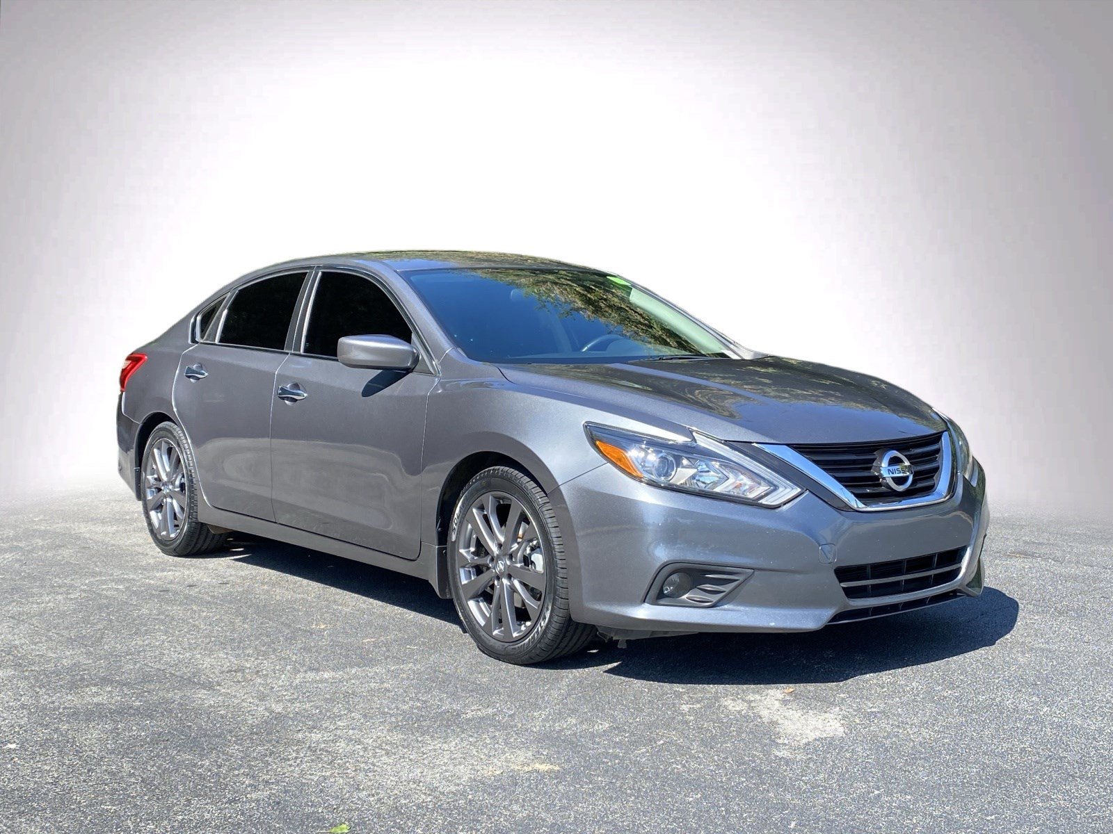 Used 2018 Nissan Altima 2.5 SR w/ SR Special Edition FWD image 2