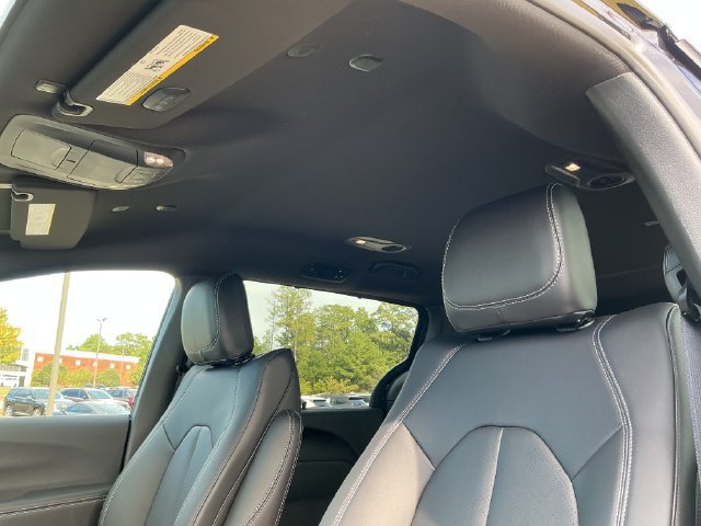New 2027 Chrysler Pacifica Select FWD image 23