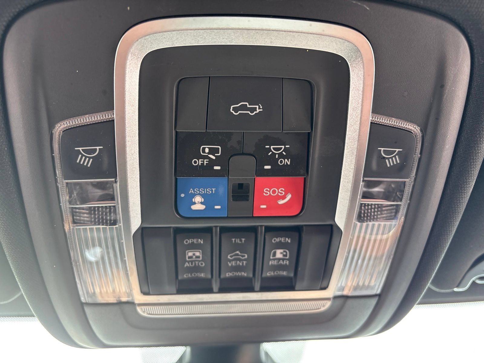 Used 2020 RAM 2500 Limited AWD/4WD image 23