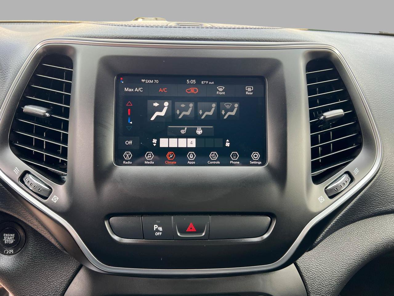 Used 2019 Jeep Cherokee Latitude Plus AWD/4WD image 23