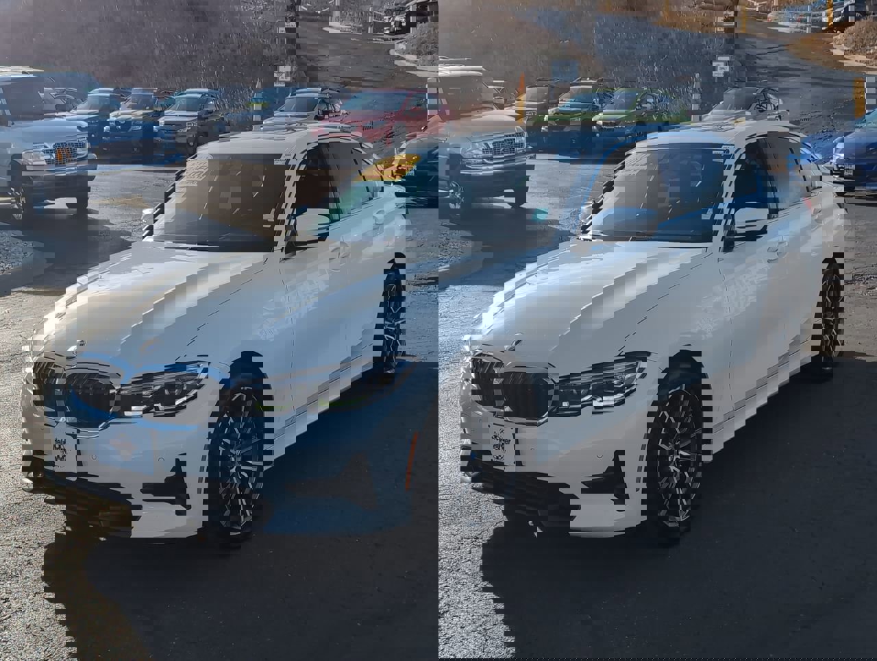 Used 2020 BMW 330i xDrive Sedan w/ Convenience Package image 3