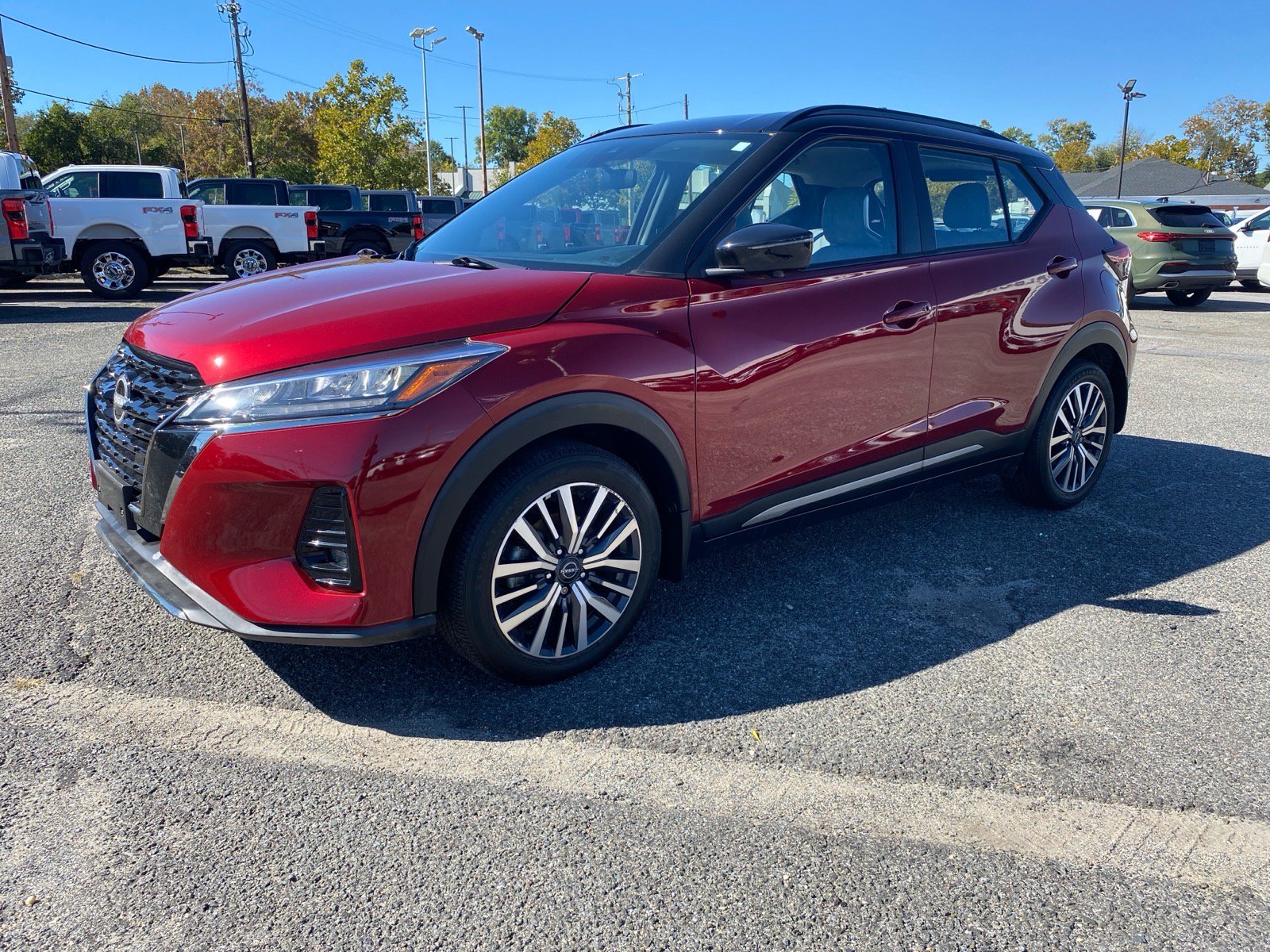 Used 2023 Nissan Kicks SR w/ SR Premium Package FWD image 4