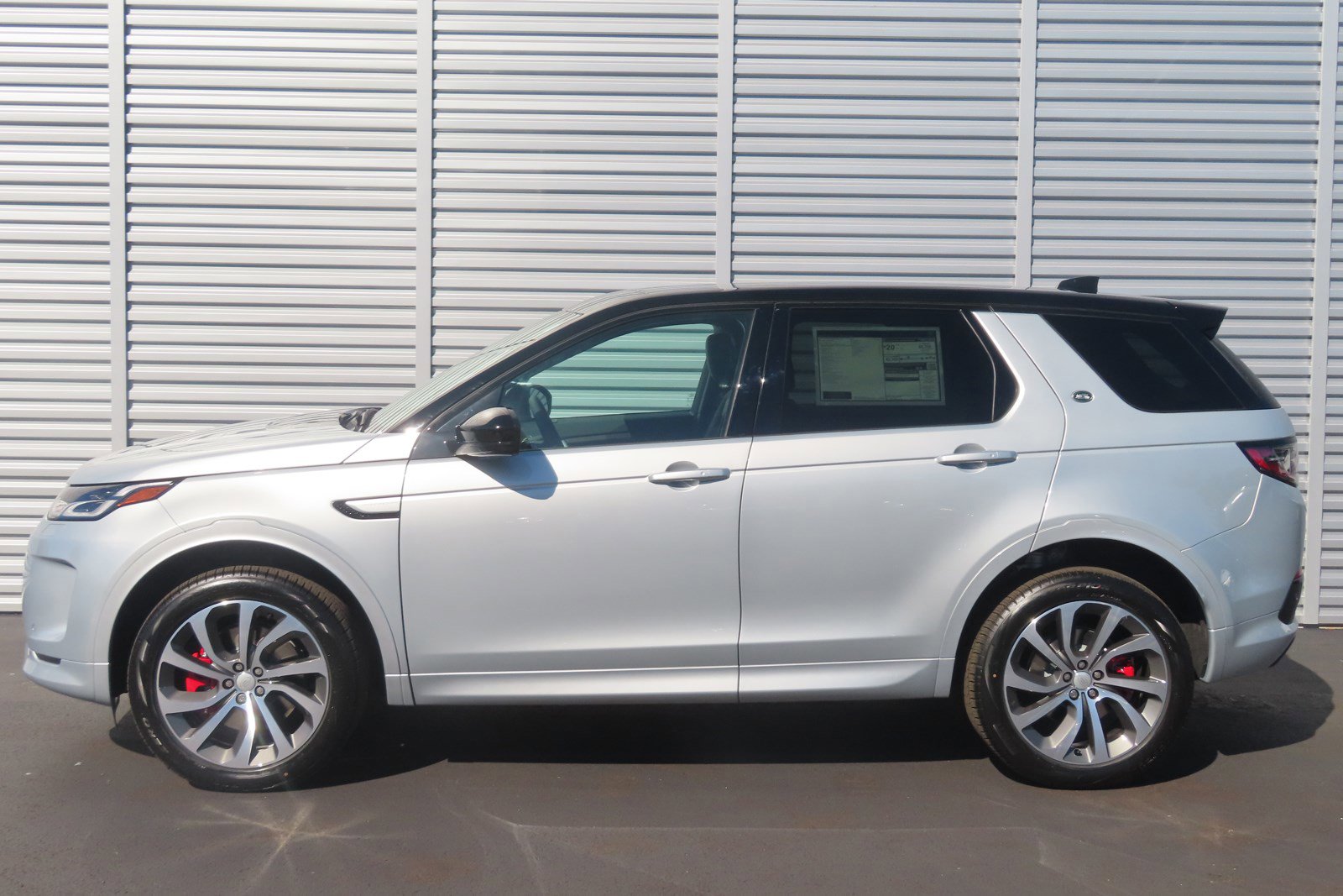 Used 2023 Land Rover Discovery Sport SE R-Dynamic AWD/4WD image 8