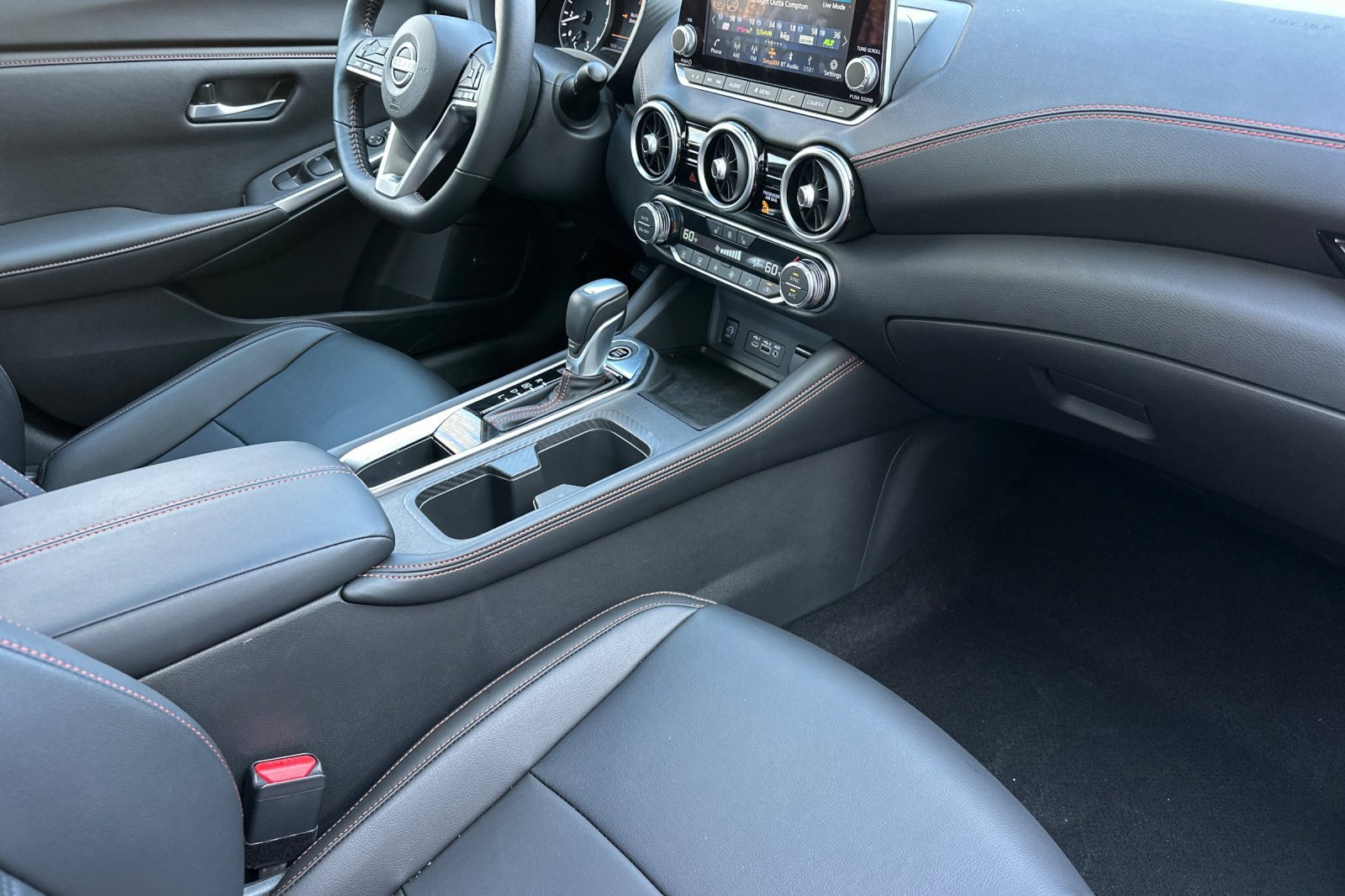 Used 2025 Nissan Sentra SR w/ SR Premium Package image 18