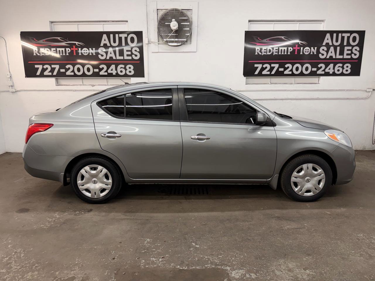 Used 2012 Nissan Versa SV FWD image 6
