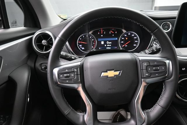 Used 2025 Chevrolet Blazer LT w/ Sound & Technology Package AWD/4WD image 8