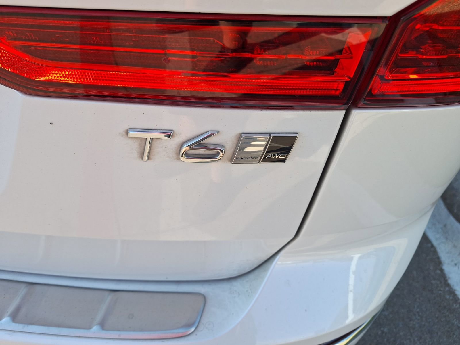 Used 2020 Volvo XC60 T6 Inscription w/ Protection Package Premier image 12