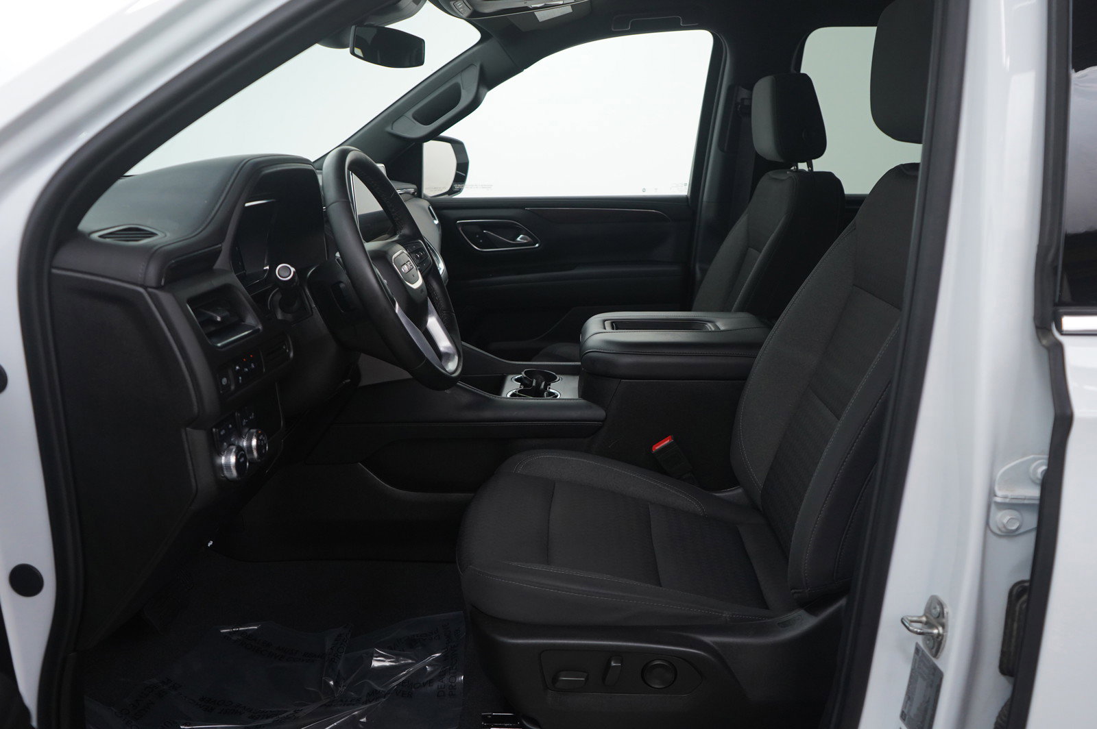 Used 2024 GMC Yukon XL SLE image 16