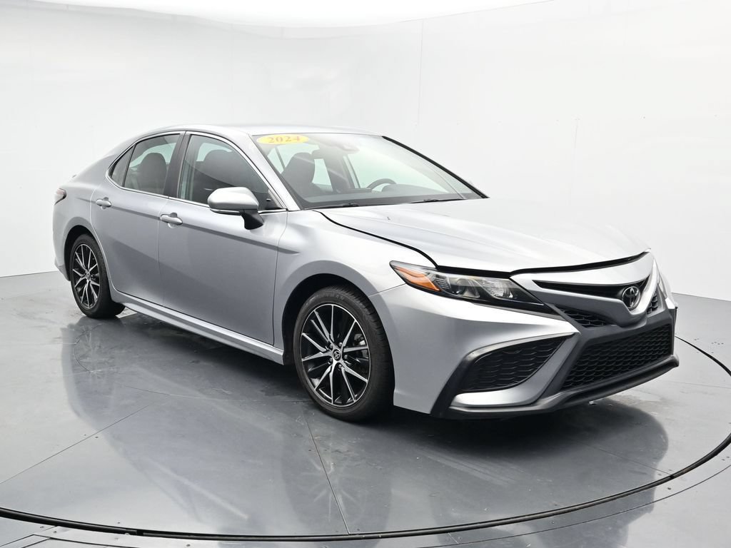 Used 2024 Toyota Camry SE FWD image 2