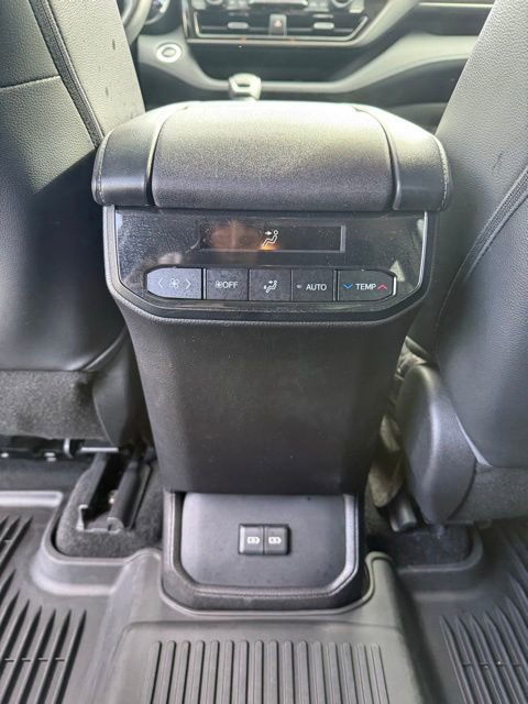 Used 2023 Toyota Highlander XLE image 39
