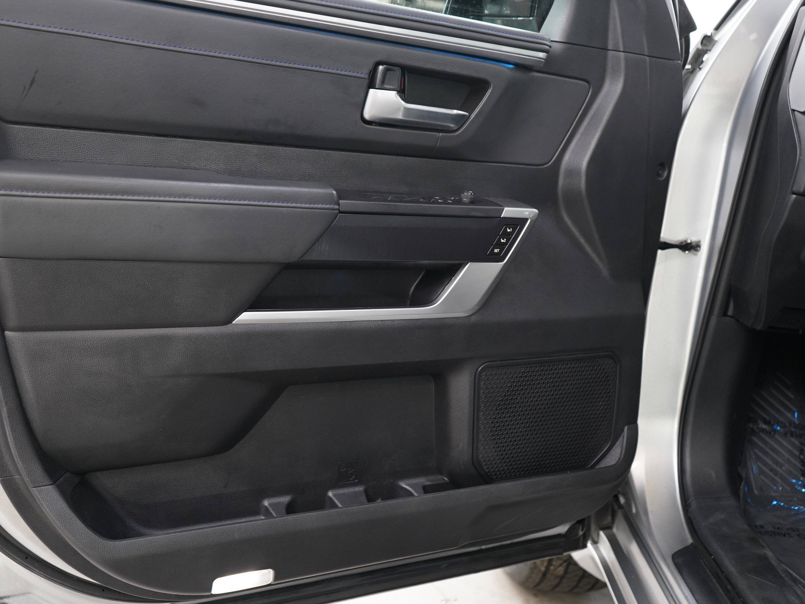Used 2023 Toyota Tundra Platinum AWD/4WD image 19