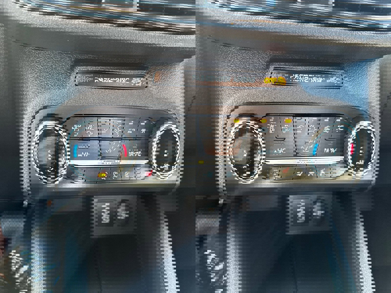 Used 2025 Ford Escape ST-Line Select image 28