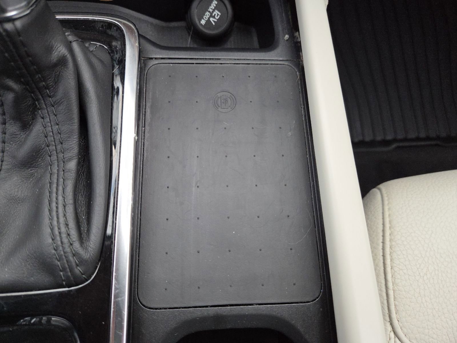 Used 2022 Volvo XC90 T5 Momentum w/ Advanced Package image 12