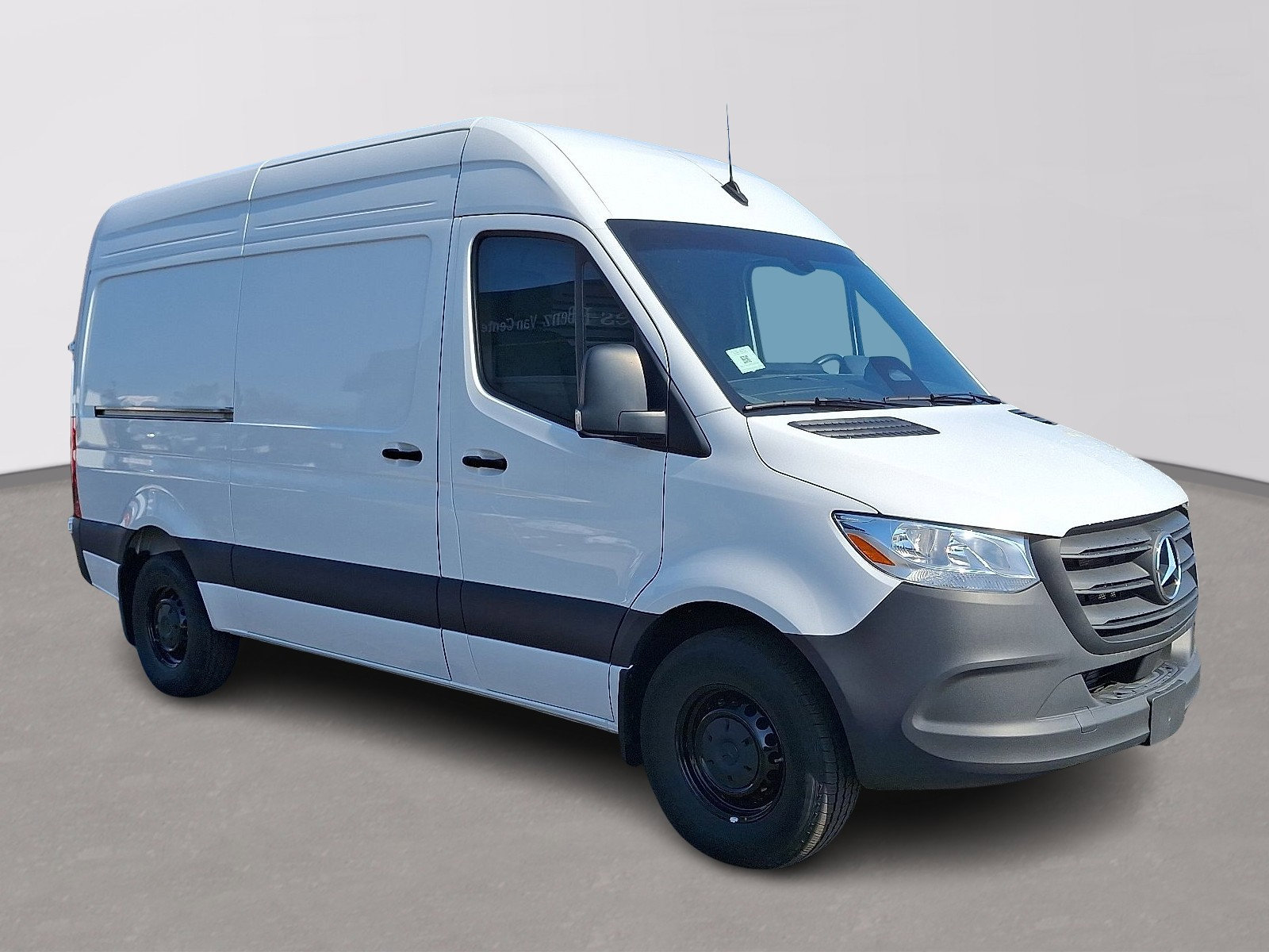 Used 2025 Mercedes-Benz Sprinter 2500 image 3