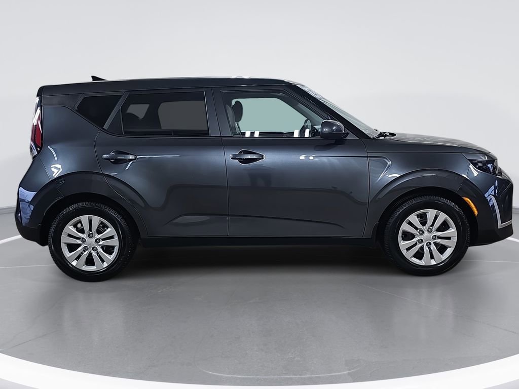 Used 2023 Kia Soul LX image 2