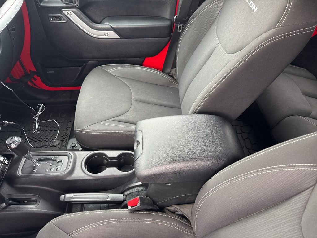 Used 2016 Jeep Wrangler Unlimited Rubicon w/ Connectivity Group image 60