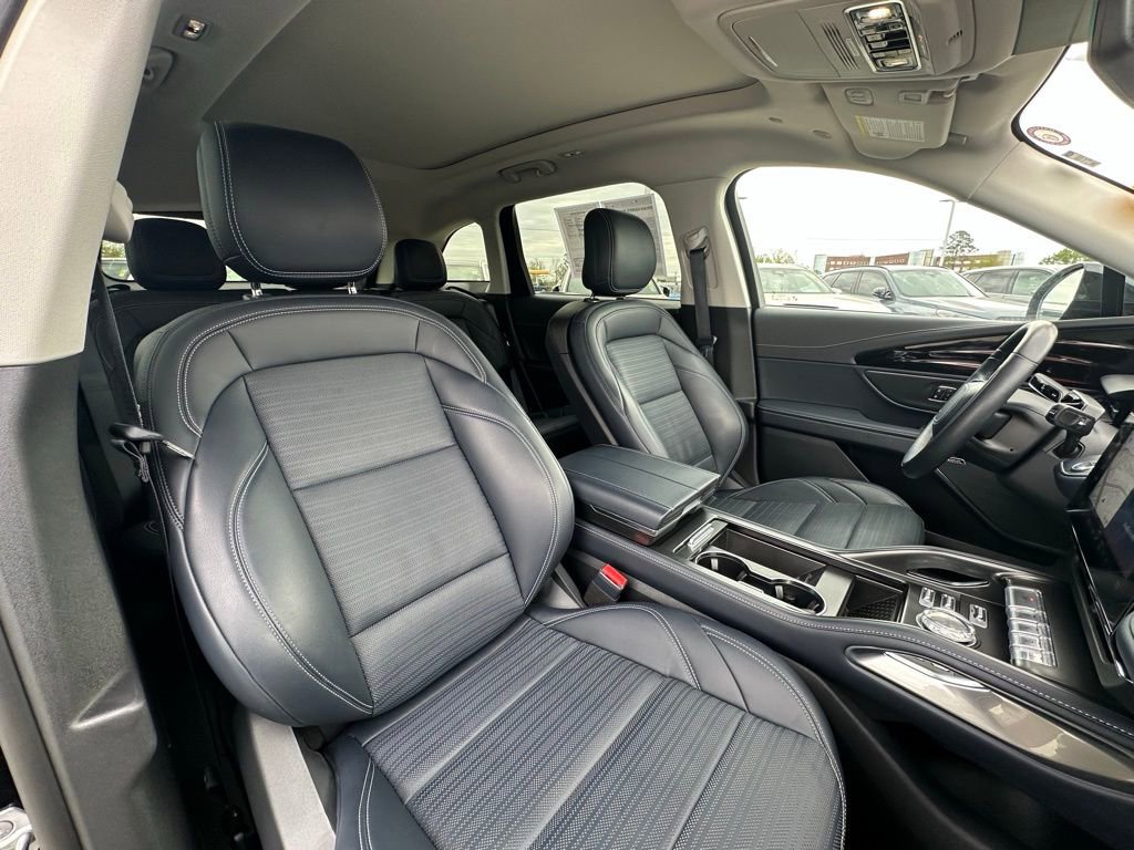 Used 2025 Lincoln Nautilus Reserve image 34