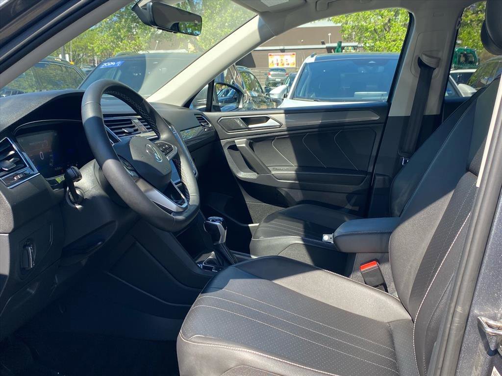 Certified 2022 Volkswagen Tiguan SE w/ Panoramic Sunroof Package image 11