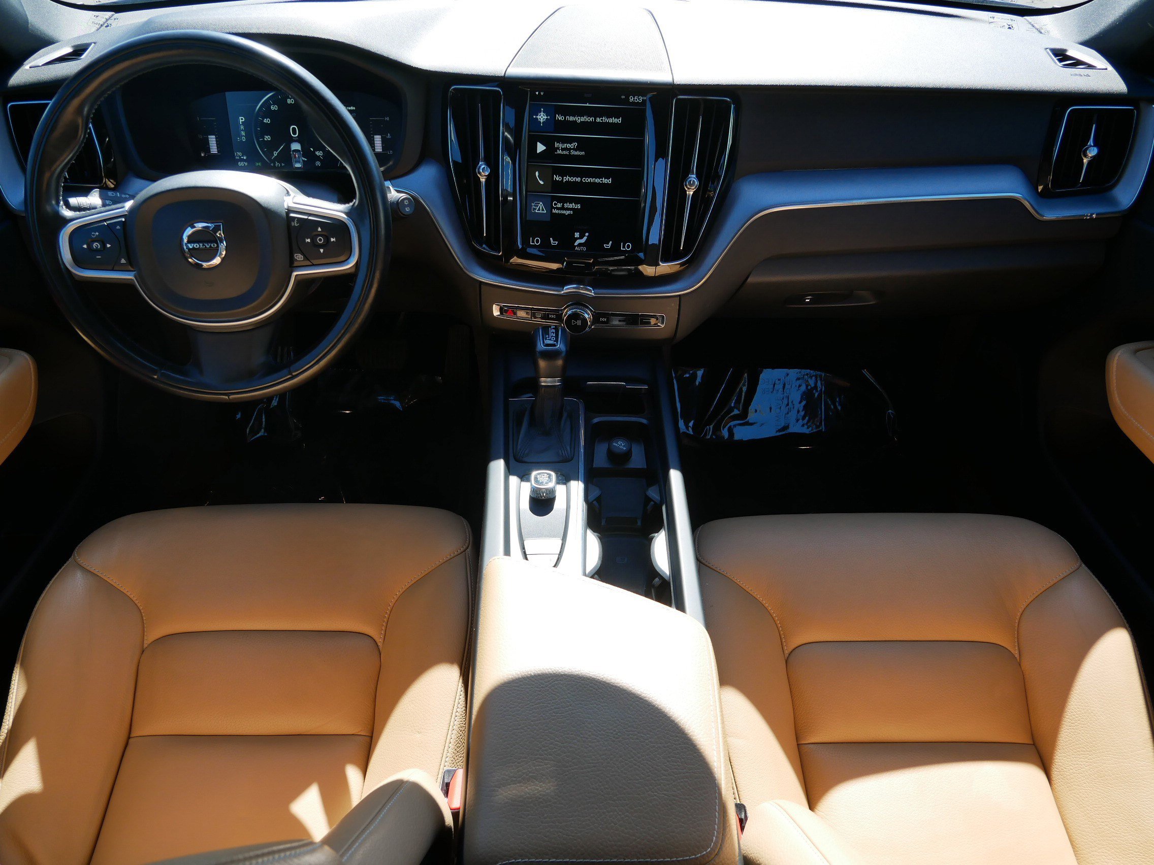 Used 2018 Volvo XC60 T6 Momentum w/ Vision Package AWD/4WD image 9