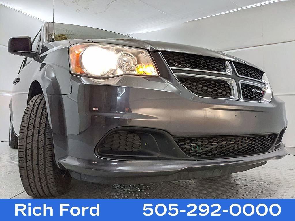 Used 2018 Dodge Grand Caravan SE w/ UConnect Hands-Free Group image 24