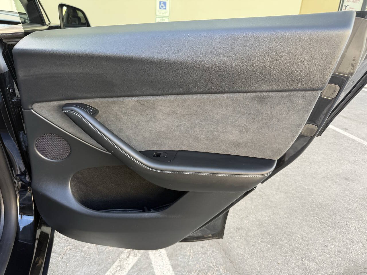 Used 2023 Tesla Model Y Long Range AWD/4WD image 26