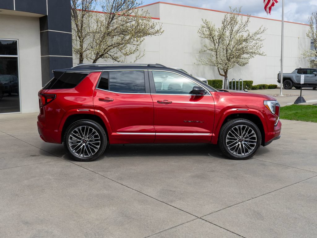 New 2026 GMC Terrain Denali w/ LPO, Black Badging Package AWD/4WD image 8