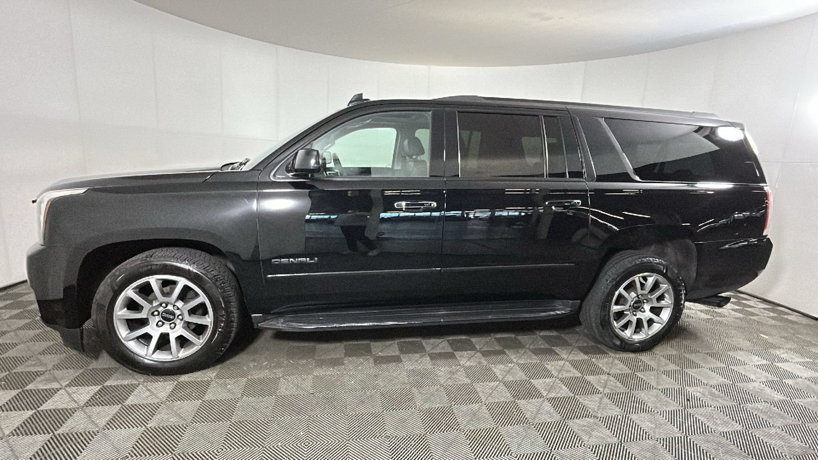 Used 2020 GMC Yukon XL Denali w/ Open Road Package AWD/4WD image 7