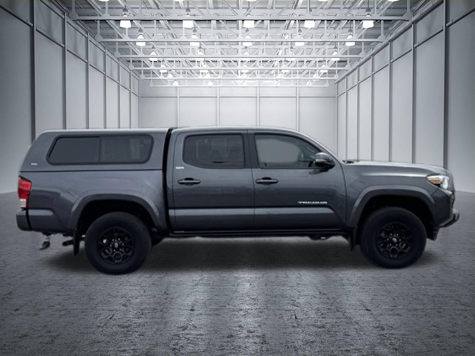 Used 2022 Toyota Tacoma SR5 AWD/4WD image 13